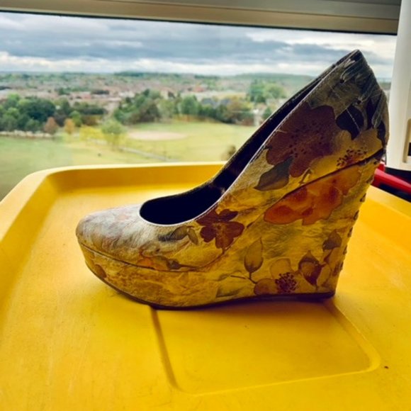 Betsey Johnson Womens Heels - Picture 1 of 3